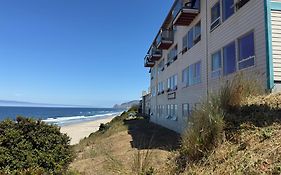 Seahorse Oceanfront Lodge